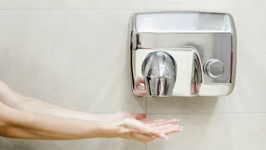 Luchtdrogers versus Handdoekdispensers: Wat is de beste keuze voor uw bedrijf?